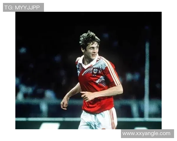 2000年前后足球明星的辉煌岁月与传奇故事回顾 2000年前后足球明星的辉煌岁月与传奇故事回顾