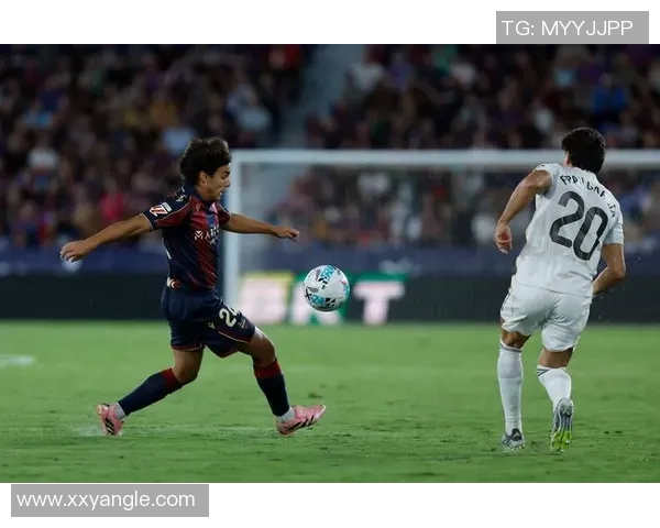 足球明星们纷纷选择新款足球鞋子提升比赛表现与时尚魅力 足球明星们纷纷选择新款足球鞋子提升比赛表现与时尚魅力