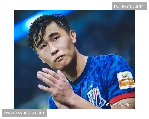 足球明星新冠复发引发关注球迷担忧健康与赛季影响 足球明星新冠复发引发关注球迷担忧健康与赛季影响